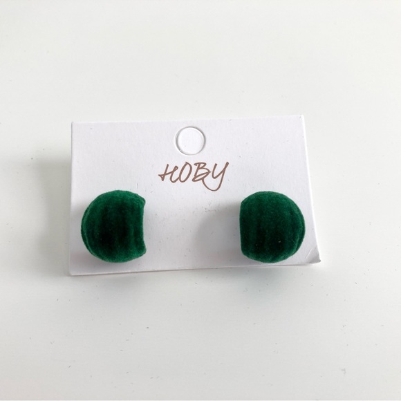 Velvet Earrings in Green - Picture 3 of 7
